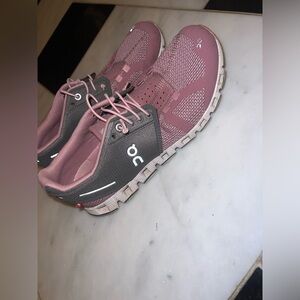 Slightly Used Pink & Gray On Cloud Running Sneakers US WOMENS 7